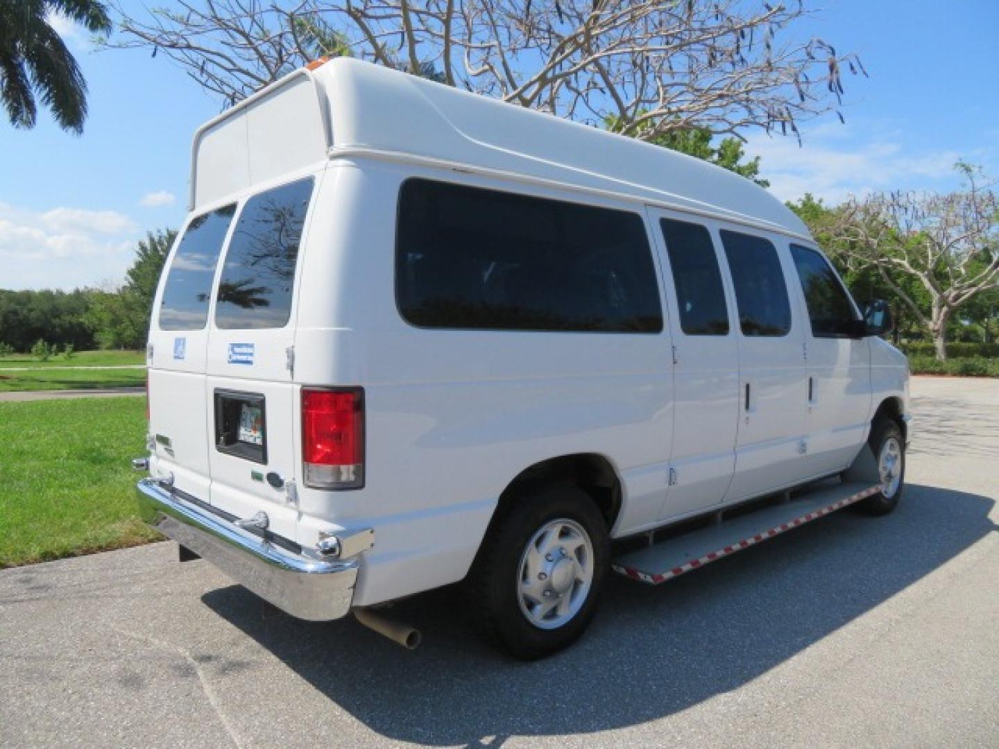 2014 White /Gray Ford E-Series Van (1FTNE1EW1ED) , Automatic transmission, located at 4301 Oak Circle #19, Boca Raton, FL, 33431, (954) 561-2499, 26.388472, -80.084045 - Photo#19